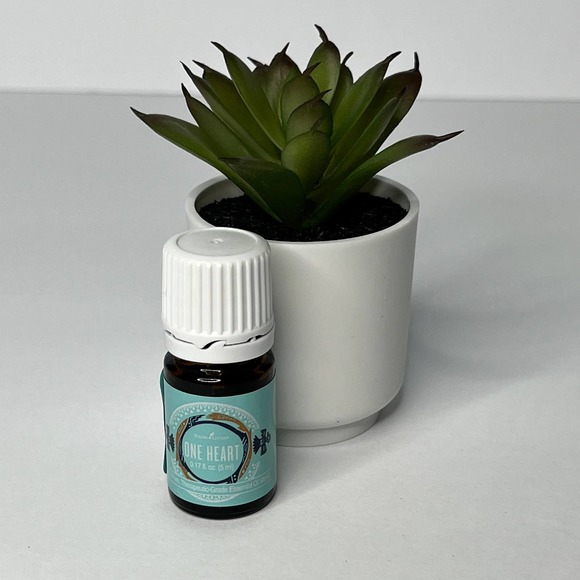 Young Living One Heart Essential Oil 5ml New - Picture 1 of 3